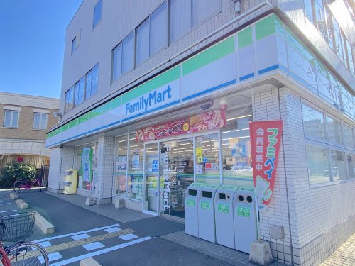 コンビニ　ファミリーマート 小浦忠岡南店（コンビニ）まで755m