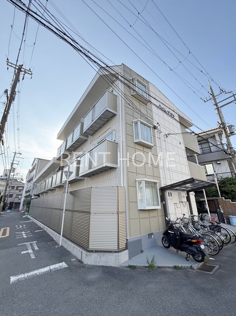 建物外観　３階建てマンションです。
