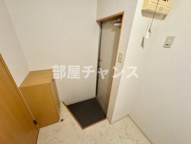 地下鉄東山線 新栄町駅 徒歩9分 4階建 築20年の玄関写真