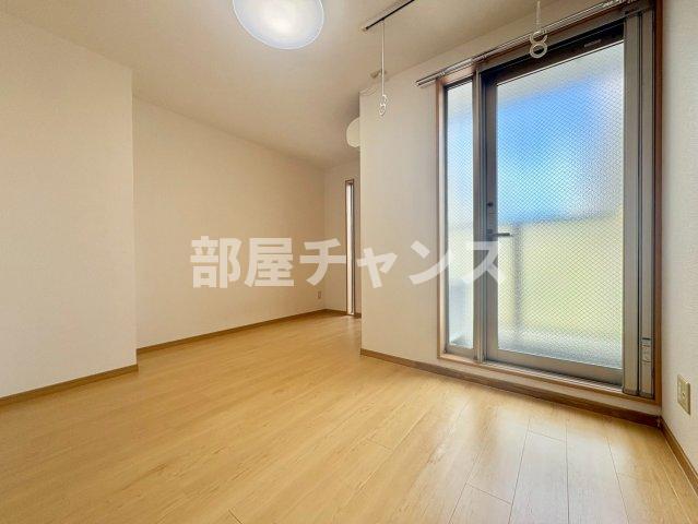 地下鉄東山線 新栄町駅 徒歩9分 4階建 築20年の居間写真