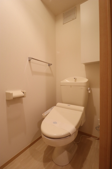 トイレ　別のお部屋のお写真になります。