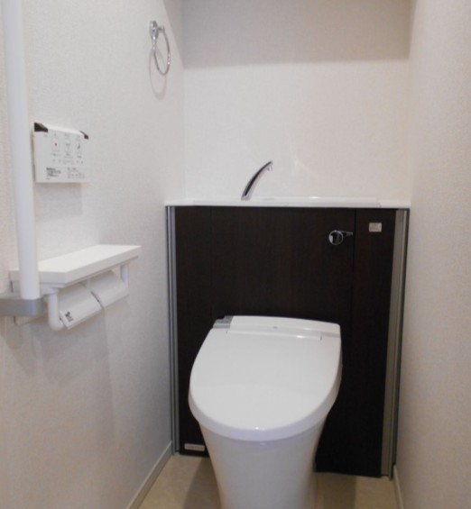 都営大江戸線 落合南長崎駅 徒歩5分 4階建 築6年のトイレ写真