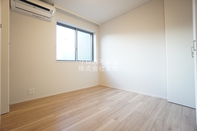 その他　落ち着いた雰囲気で寝室向きのお部屋です♪