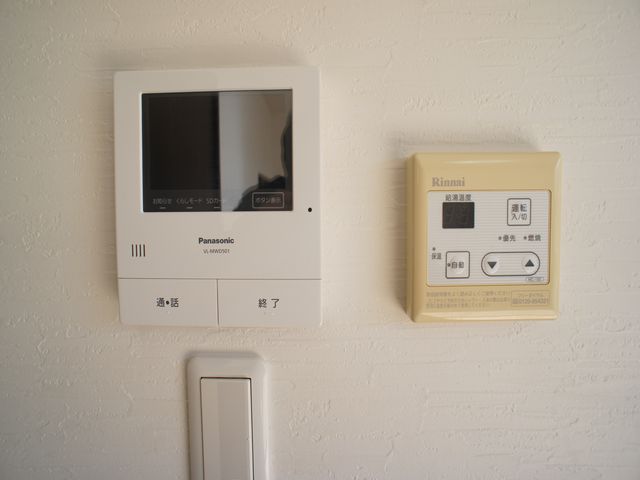 セキュリティ　訪問者の確認ができるTVドアホン付きです♪