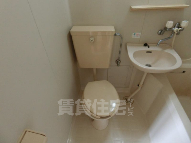 地下鉄烏丸線 今出川駅 徒歩10分 9階建 築33年のトイレ写真