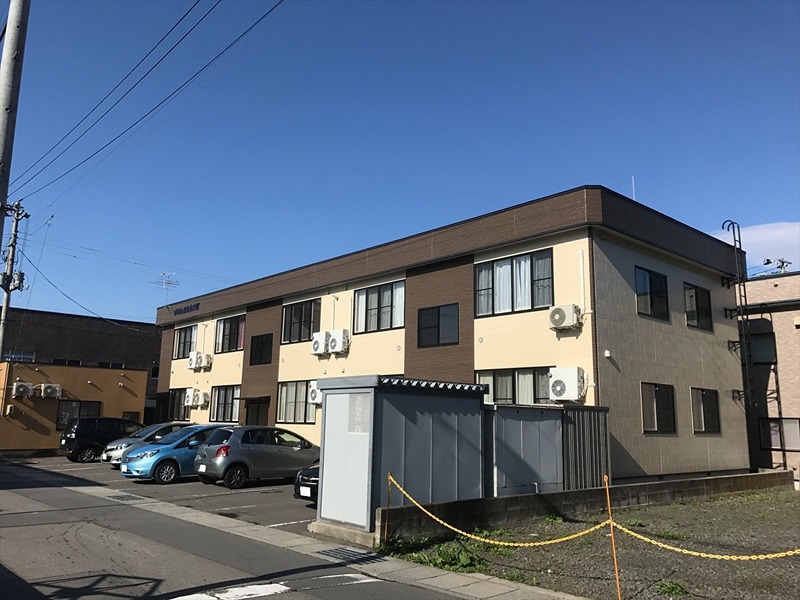 建物外観　融雪散水駐車場完備！
