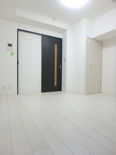 居室・リビング　間口の広い洋室/6.0帖/道路に面していない静かなお部屋