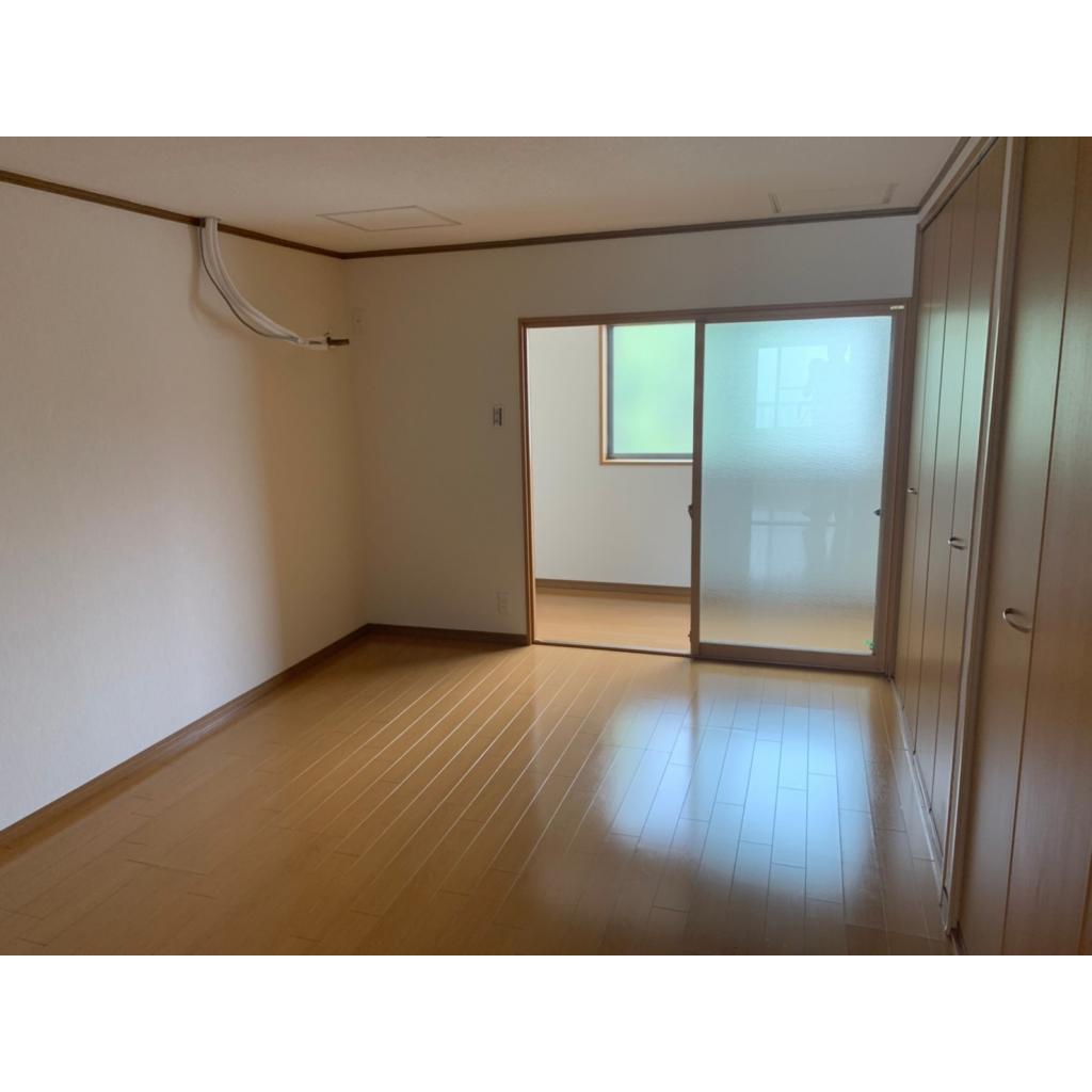 姫島2丁目戸建貸家の居間写真