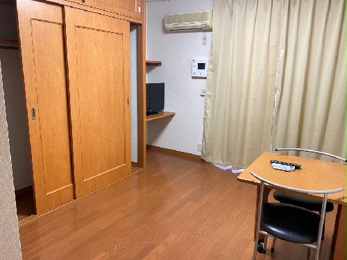 レオパレスフラワーの居間写真