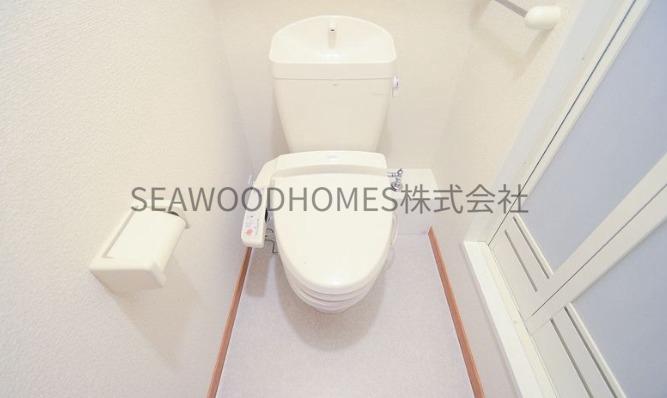 トイレ　温水洗浄便座で冬もひんやりしません。