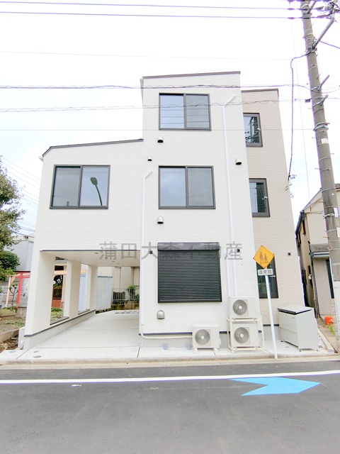 建物外観　2026年10月築　木造地上3階建て総戸数10戸　東京都大田