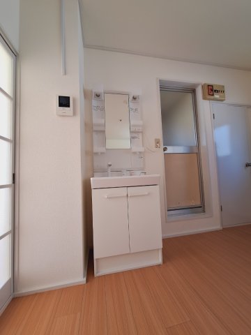 洗面設備　独立洗面化粧台で、毎日の身だしなみを整えましょう