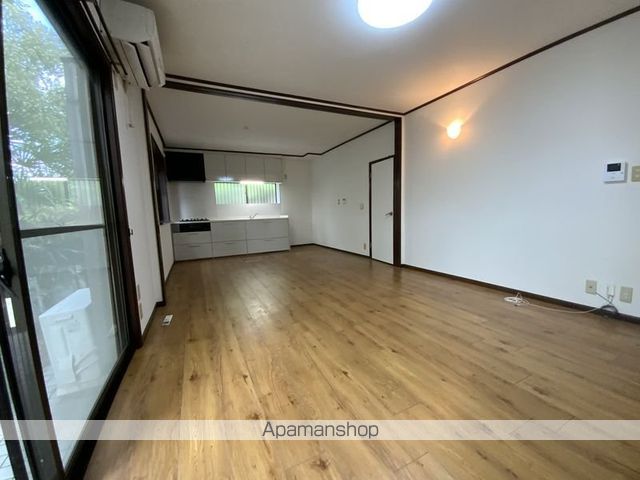 西谷戸建11の居間写真