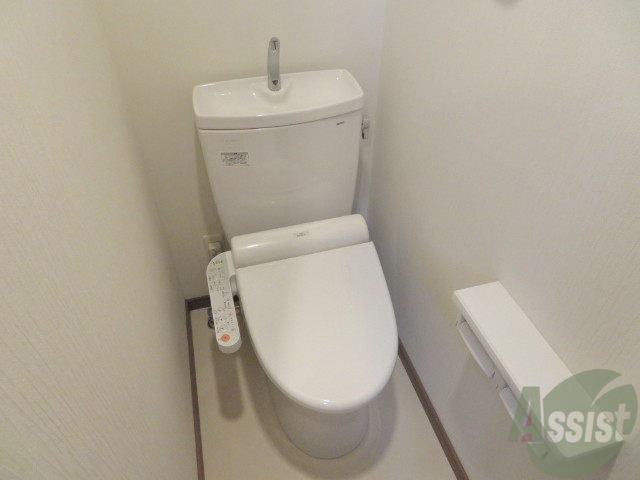 トイレ　ウォシュレット付きのトイレです。シャワートイレは日本の宝。