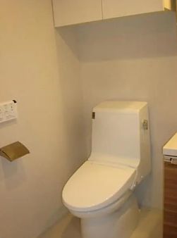 トイレ　参考写真：別部屋タイプ
