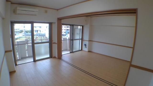 マンション千代の居間写真
