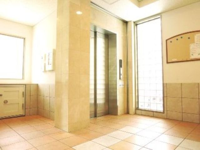 ロビー　【その他共用部】エレベーター付き