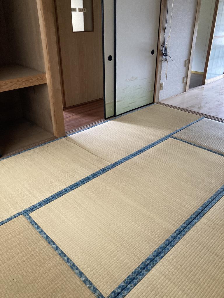 居室・リビング　リビングとして使用できる居室です。洋間の続き間です。