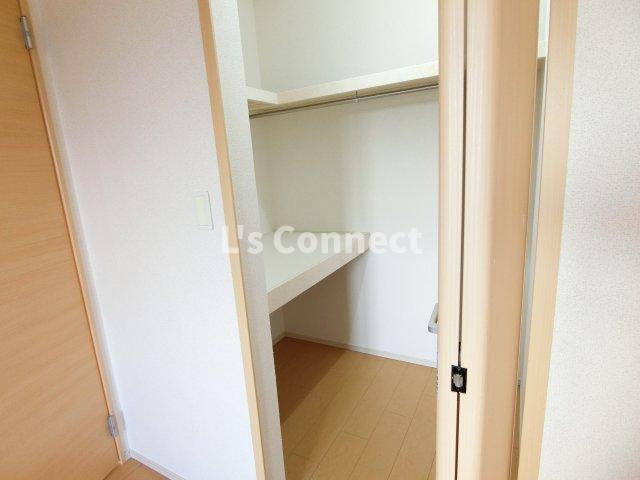 収納　ウォークインクローゼットでお荷物もすっきり収納。