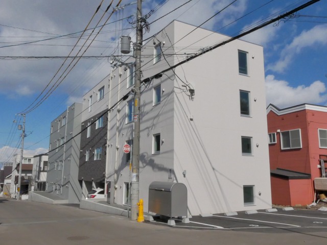 札幌市手稲区手稲本町二条のマンションの建物外観