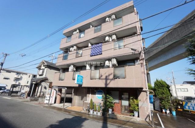 茨木市東奈良のマンションの建物外観