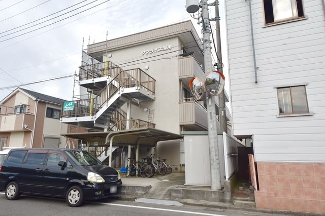 藤沢市遠藤のマンションの建物外観