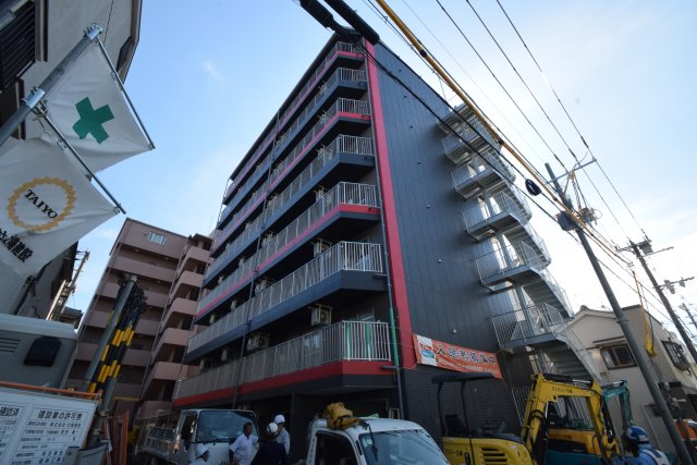 【大阪市生野区桃谷のマンションの建物外観】