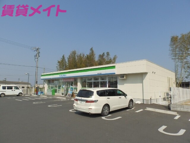 コンビニ　ファミリーマート 鈴鹿下箕田店（コンビニ）まで1900m
