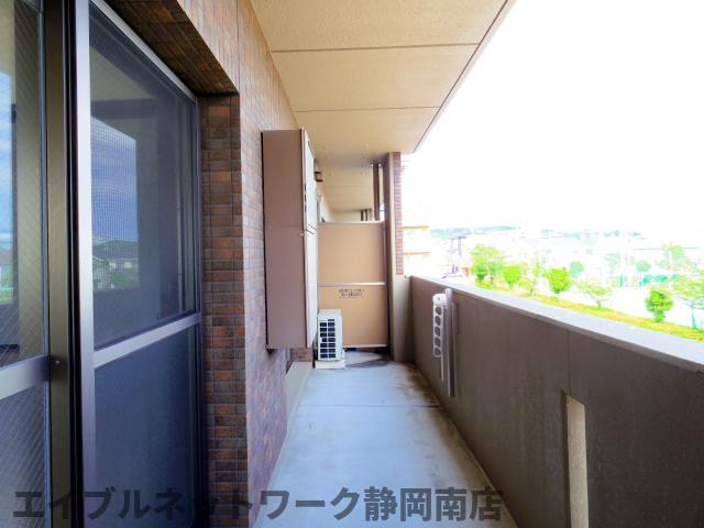 【静岡市駿河区宮竹のマンションのバルコニー】