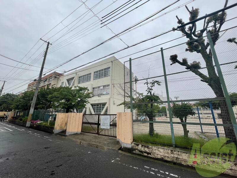 【尼崎市南七松町のマンションの小学校】