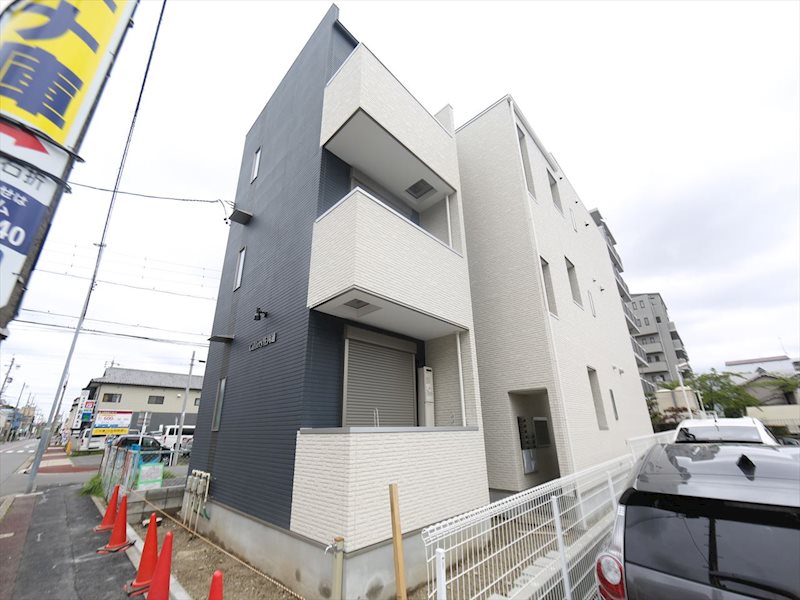 名古屋市西区大金町のアパートの建物外観