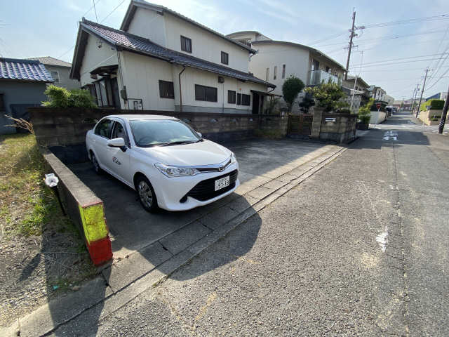 【シャトレー雁宿の駐車場】