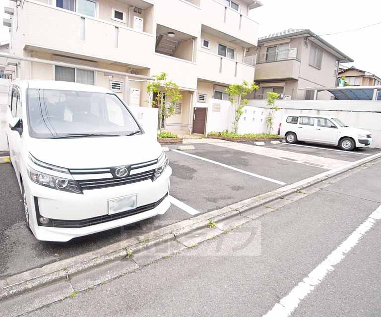 【京都市北区紫野西蓮台野町のマンションの駐車場】