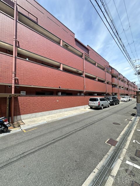 【吹田市岸部南のマンションの駐車場】