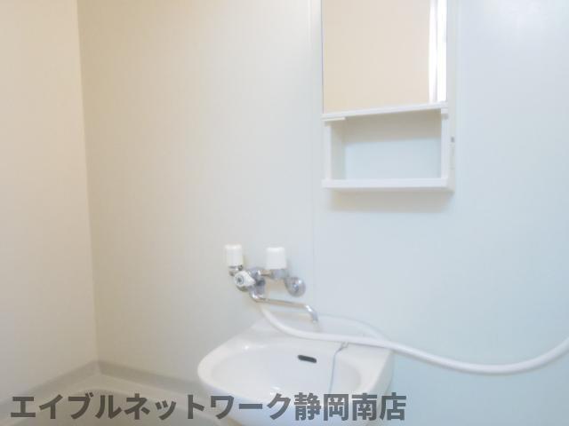 洗面設備　脱衣スペースもあります