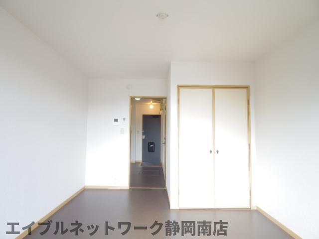 居室・リビング　ゆったり過ごせる居間です