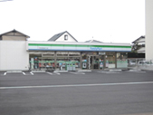 コンビニ　ファミリーマート 春日若葉台東3丁目店（コンビニ）まで674m