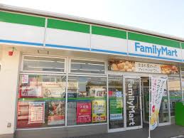 コンビニ　ファミリーマート 丸亀三条町店（コンビニ）まで351m