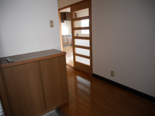 玄関　下駄箱付き