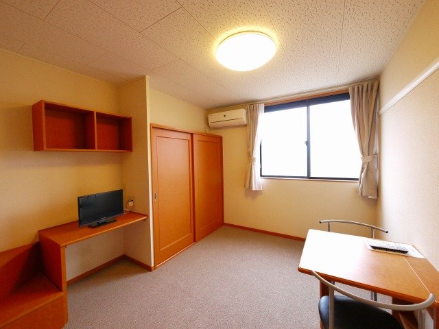 居室・リビング　こちらのリビングで趣味の時間をお楽しみください