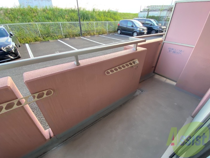 バルコニー　こちらはバルコニー。洗濯物が干せるようになっています。