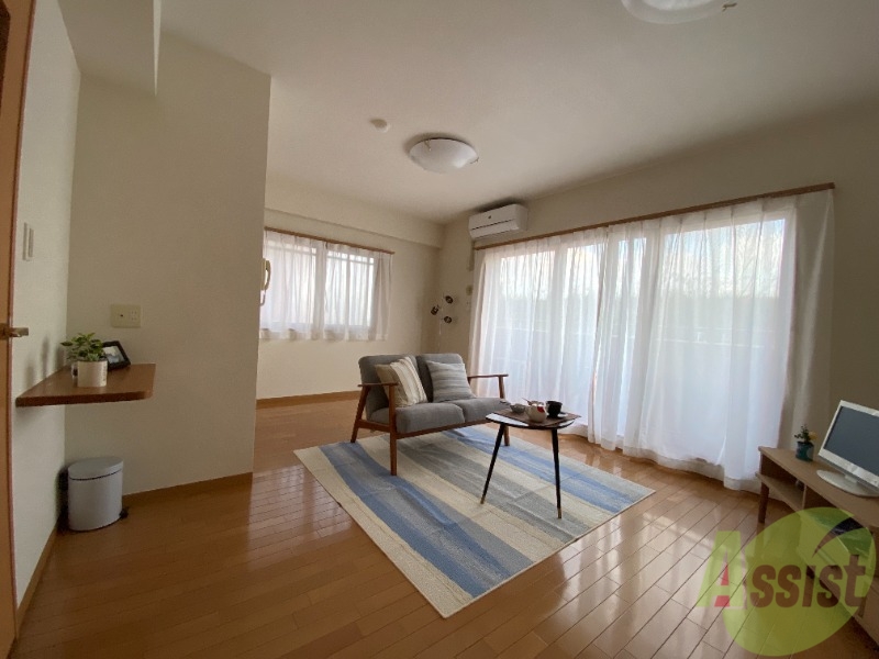 居室・リビング　１２．６帖の洋室です。広々として、きれいですね。