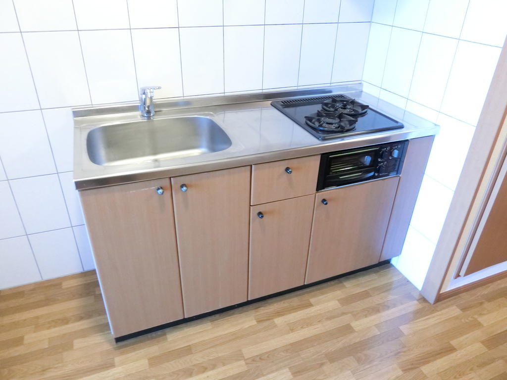 キッチン　同物件別部屋(左右反転間取り)の写真です。
