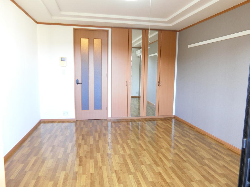 居室・リビング　同物件別部屋(左右反転間取り)の写真です。