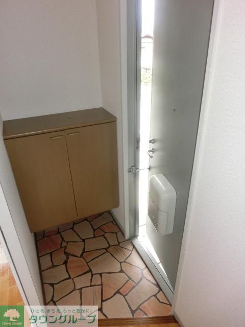 玄関　玄関下駄箱あり