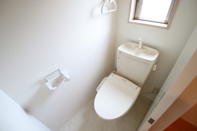 トイレ　※別室の参考写真の為、現況優先です。