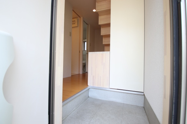 玄関　※別室の参考写真の為、現況優先です。