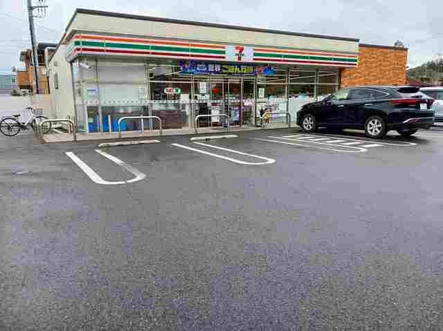 コンビニ　セブンイレブン 太田市東長岡店（コンビニ）まで900m