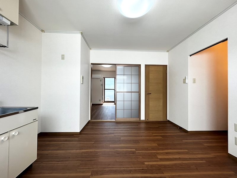 居室・リビング　※写真は別部屋、現況を優先致します。