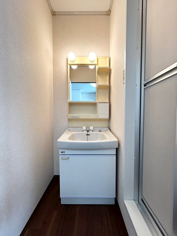 洗面設備　※写真は別部屋、現況を優先致します。